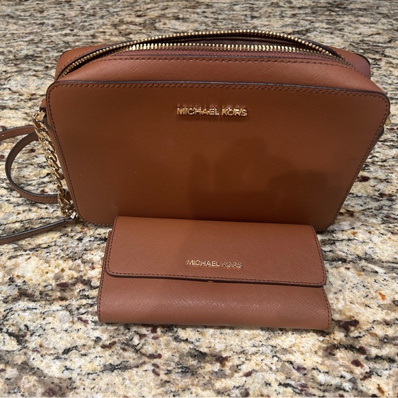 Michael Kors Crossbody and wallet - Picture 1 of 6